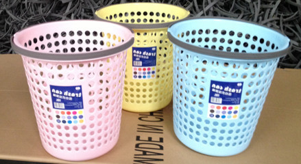 廠家批發(fā)2013新款垃圾桶/廢紙簍/壓邊紙簍 家用垃圾桶/辦公室紙簍 - 廠家批發(fā)2013新款垃圾桶/廢紙簍/壓邊紙簍 家用垃圾桶/辦公室紙簍廠家 - 廠家批發(fā)2013新款垃圾桶/廢紙簍/壓邊紙簍 家用垃圾桶/辦公室紙簍價格 - 臺州市雙王塑料制品 - 